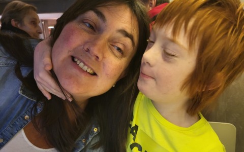 Mamma Alessandra: “Alessandro è stato tutta una sorpresa. La diagnosi della sindrome di Down è stata una botta, ma non ci siamo mai posti limiti. Il calcio, lo sci e…”