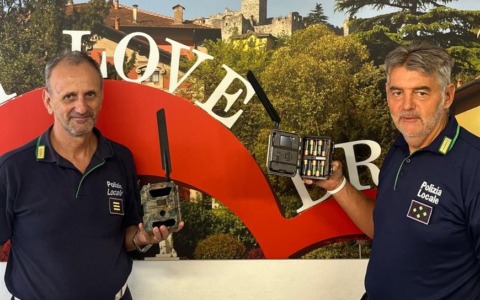 Breno, rifiuti abbandonati, il Comune installa nuove fototrappole per smascherare i trasgressori: “Ciascuno deve fare la sua parte”