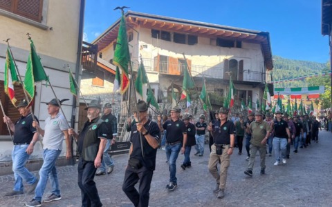 Le 100 candeline delle Penne Nere bornesi. Il capogruppo Sanzogni: “Siamo 135 tra Alpini, aggregati e amici…”