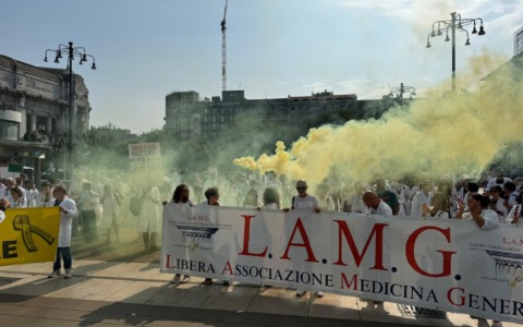 400 medici di famiglia in sciopero: “Non vogliamo le sei ore settimanali nelle case di Comunità”