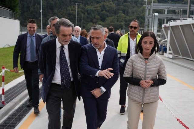 Il Presidente Fontana e l’Assessore Lucente a Edolo per il tanto discusso impianto di produzione e distribuzione idrogeno: sperimentazione dei treni in corso, avvio servizio nel 2027