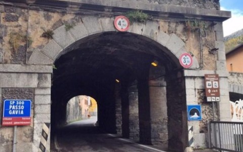 Edolo, nel ‘Varco dei Bauscia’ e il miraggio di una variante che non arriva mai
